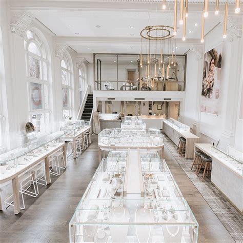 Colonial jewelers - Visit REEDS Jewelers at Southpark Mall in Colonial Heights, Virginia for a finely-curated selection of engagement rings, luxury watches, and more! REEDS - Wedding, Engagement & Fine Jewelry - Colonial Heights, VA | REEDS Jewelers